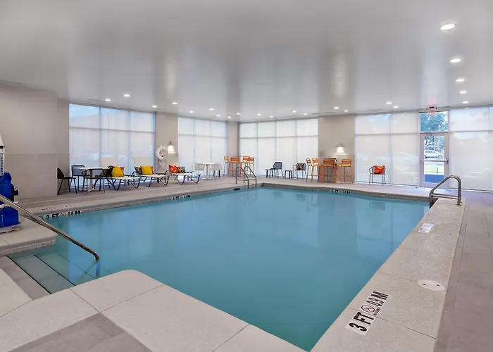 - E Capitol - Univ By Ihg Hotel Tallahassee