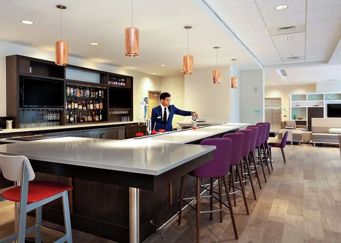 - E Capitol - Univ By Ihg Hotel Tallahassee