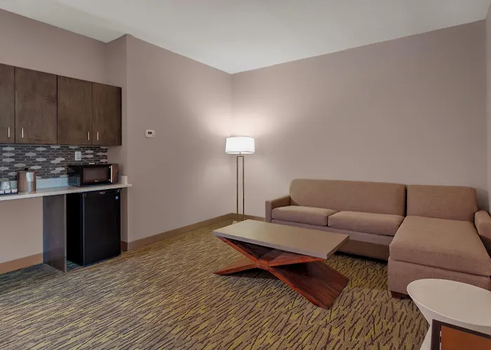 - E Capitol - Univ By Ihg Hotel Tallahassee